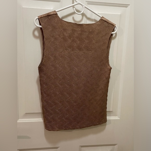 NICOLA Gold Fitted Ribbed Tank Top - Picture 3 of 8